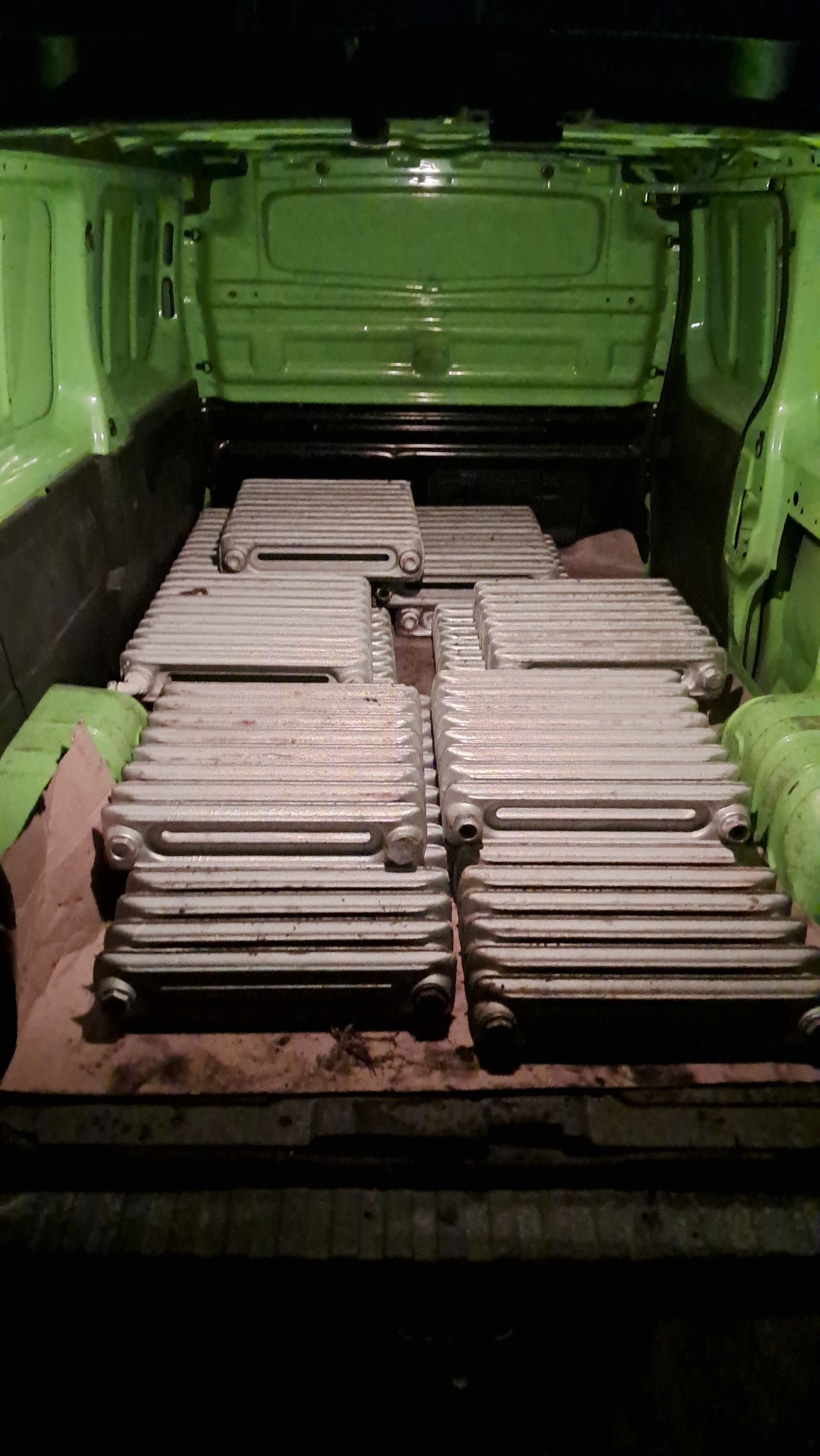 #konstruktorelektrykamator -Jestem szalooony! -Za dużo grzybów z kropkami jesz -Kropki wyrzucam Kupilem tonę grzejników żeliwnych. Mam na nie plan. Jaki, zapytacie. A sprytny. Kupiłem tanio, a będę chciał sprzedać drożej.