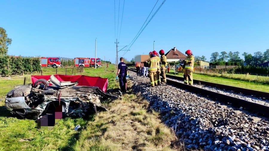 Tragedia na przejeździe kolejowym pod Wieluniem. 30-latek zginął po zderzeniu z pociągiem