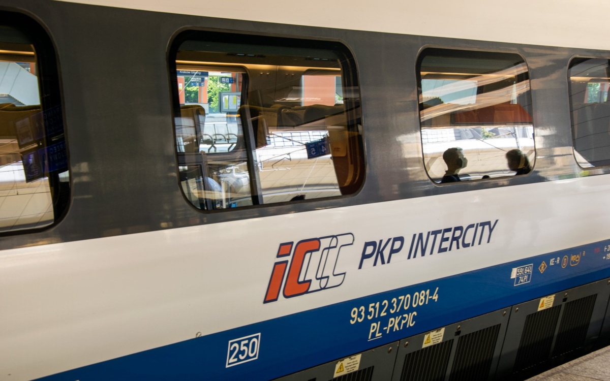 Rekordowe opóźnienia na kolei: ponad 1/3 pociągów Intercity nie jest punktualna, zaś pociągi towarowe mają średnio 6,5 godziny poślizgu