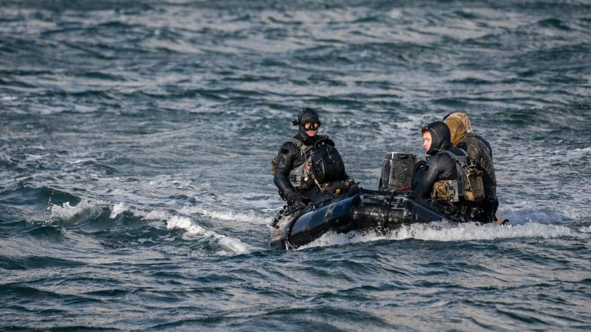 Navy SEALs przez miesiące rozminowywali Cieśninę Ormuz podczas niebezpiecznej misji.