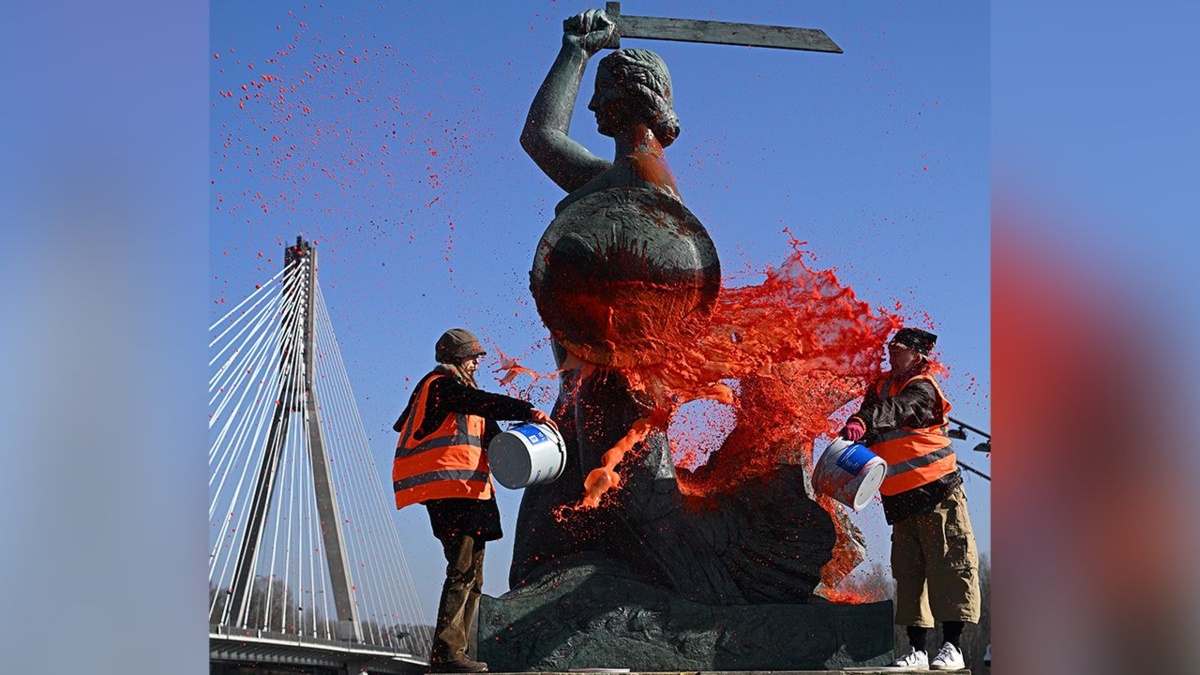 Aktywistki usłyszały wyrok za oblanie pomnika Syreny: 6 miesięcy prac społecznych oraz zapłata odszkodowania, nawiązki i kosztów sądowych