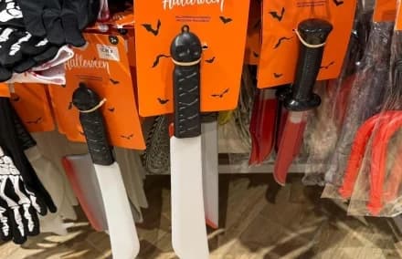 Smyk i Biedronka wycofują ze sprzedaży plastikowe noże i tasaki na Halloween
