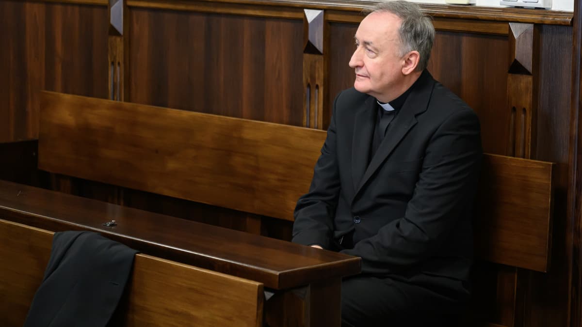 Sąd w Tarnowie skazał biskupa Andrzeja Jeża za zaniechanie zgłoszenia przestępstw seksualnych