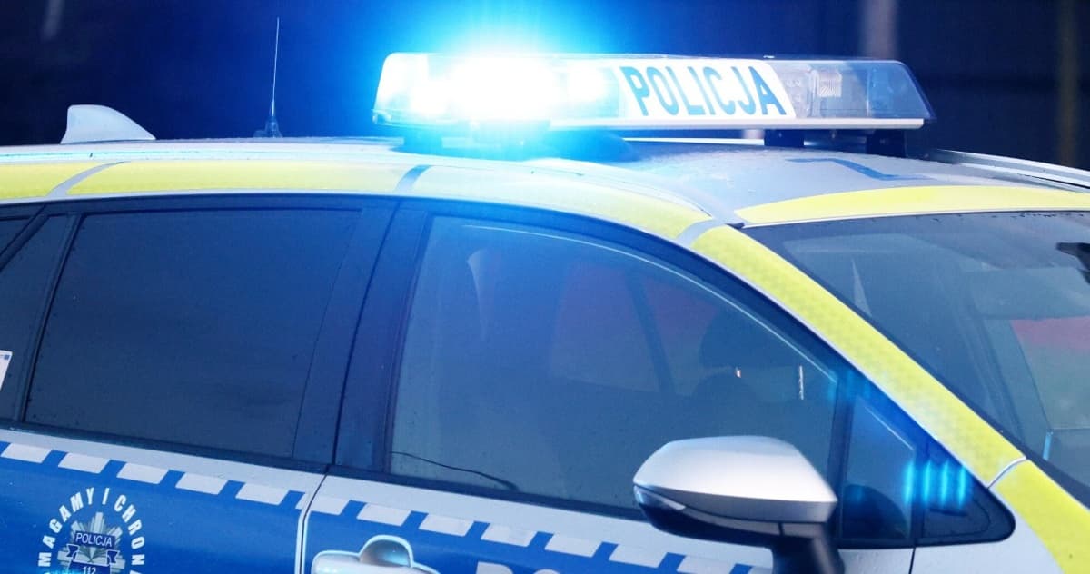 Nożownik w zakładzie fryzjerskim w Szamotułach. Ruszył na policjantów, padły strzały