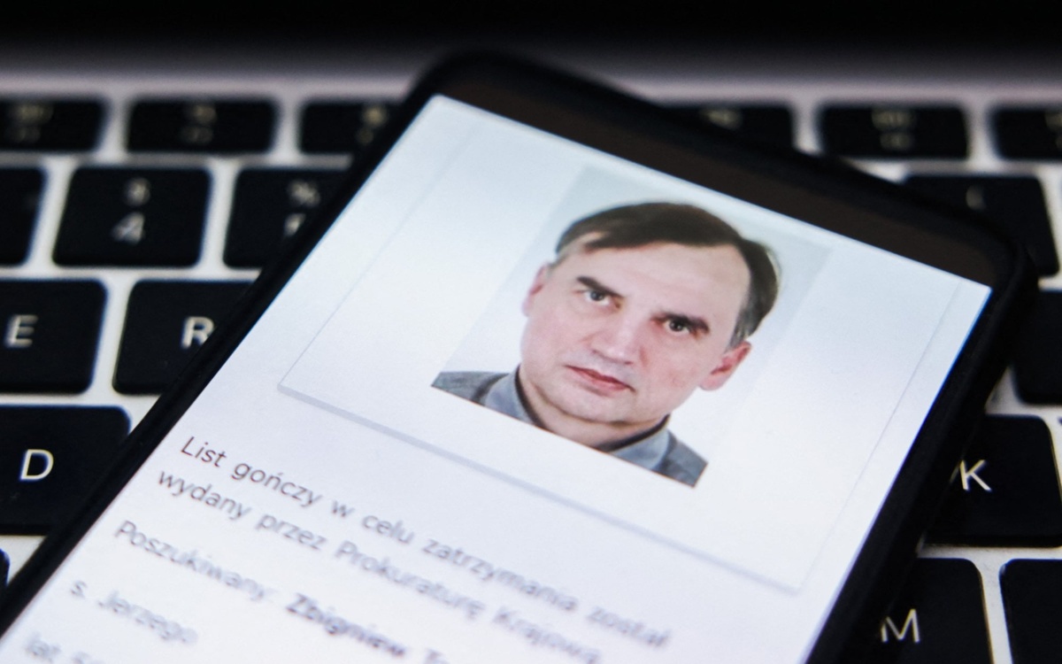 Zarówno prokuratura, jak i sąd zwlekały z postawieniem zarzutów Ziobrze i wnioskiem o aresztowanie. Powody: niewystarczające dowody i urlopy