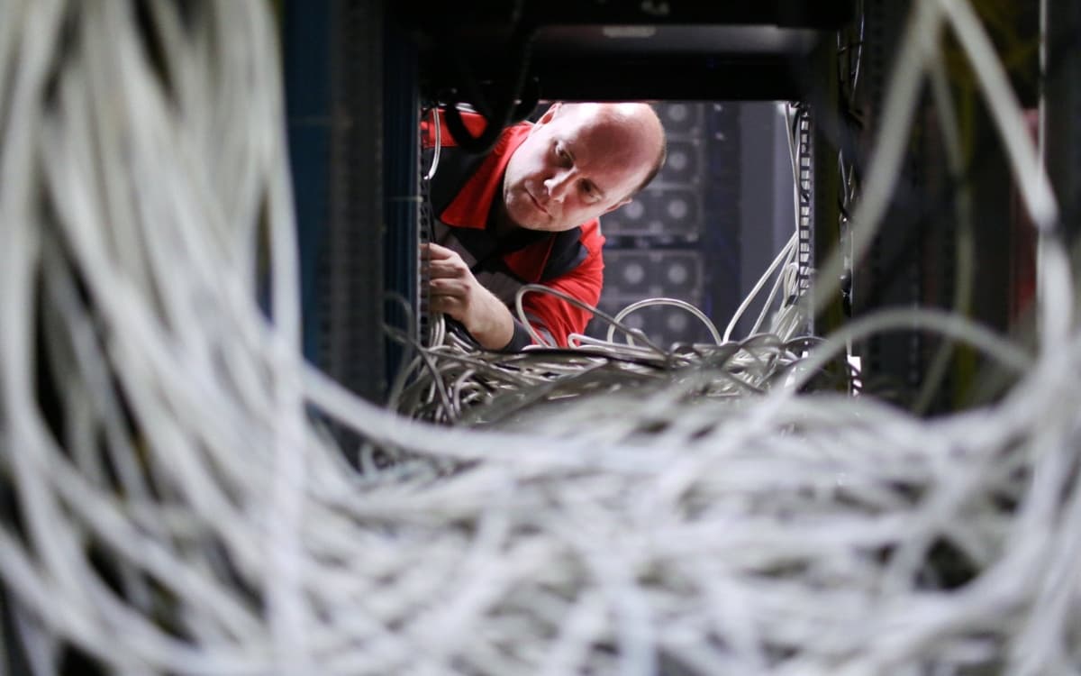 Finlandia odcina Rosję od kluczowej trasy internetu, obsługującej 70% ruchu. Światłowody zostaną odcięte, a wieże energetyczne zdemontowane