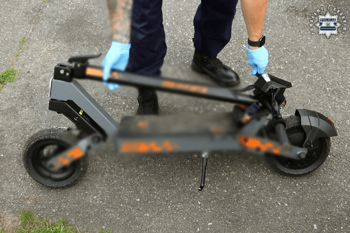 Nastolatek w Toruniu na hulajnodze elektrycznej potrącił 7-latkę. Dziecko z pękniętą czaszką wylądowało w szpitalu