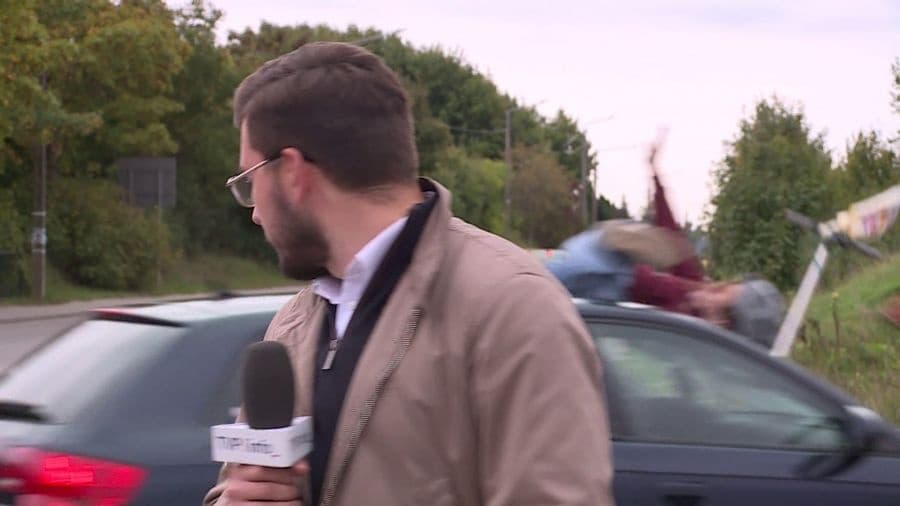 14-latka potrącona przez samochód podczas relacji reportera