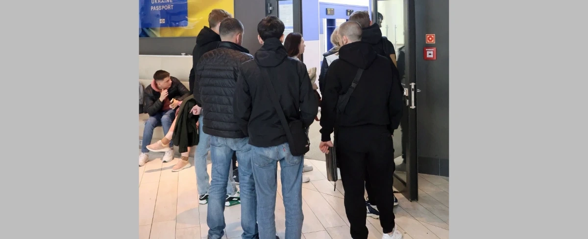 UE rozważa ograniczenia dla młodych Ukraińców w wieku poborowym