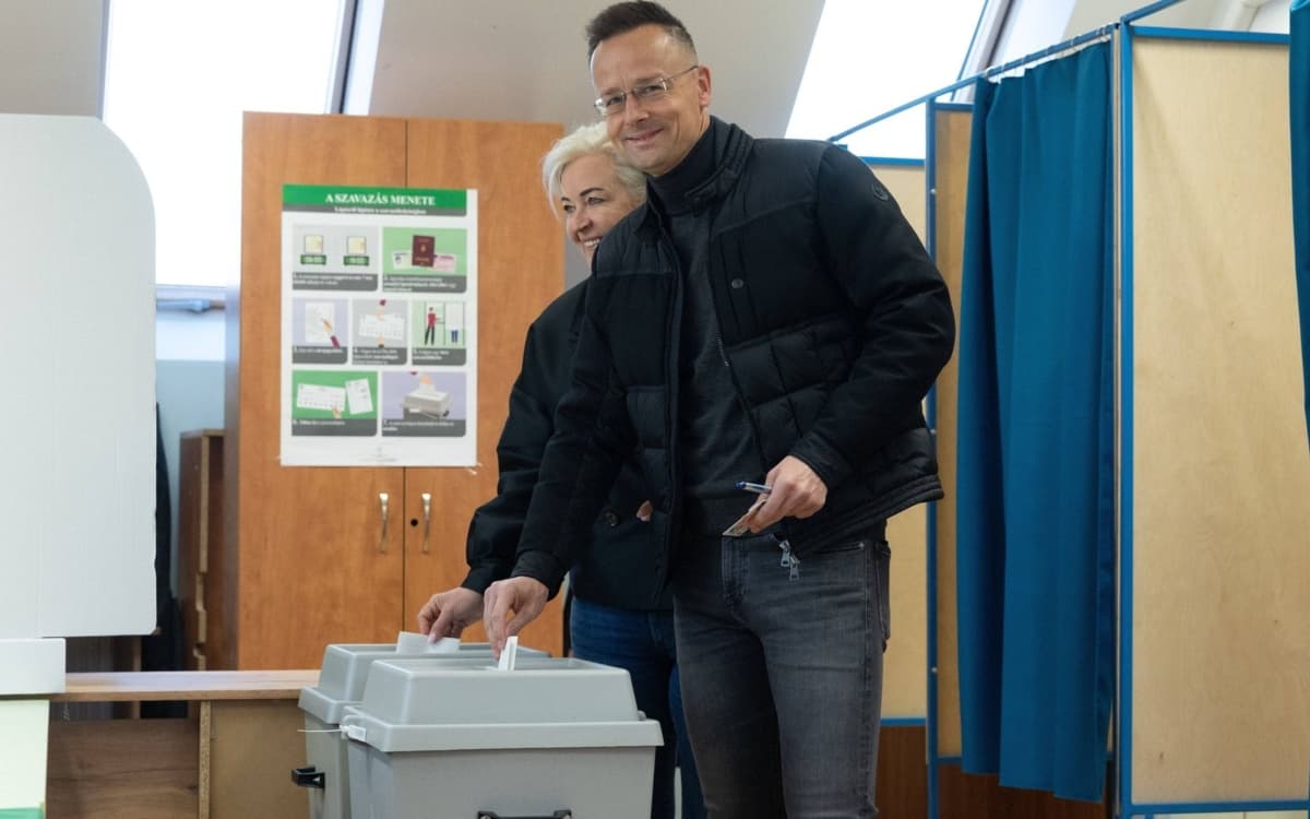 Były szef MSZ Węgier w rządzie Viktora Orbána zatrudniony przez koncern z Chin