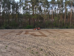 Gdybyście się zastanawiali, co takiego robię że nie mam czasu. A naiwny myślałem że będę miał go trochę więcej w tym roku, to już obrazuje. Ponadto na chwilę obecną zmniejszyła się ekipa. Przynajmniej na jakiś czas. #ogrodnictwo #zielen #maszyny #drzewa Hemoglobina, powietrze taka