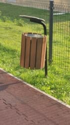 Właśnie widziałem jak dzieci na osiedlu objeżdżały rowerami wszystkie śmietniki żeby zebrać puszki i butelki na kaucje. Dawniej to było zajęcie bezdomnych czy meneli. To smutne co ten kraj zrobil z ludźmi. #oswiadczenie #kaucja