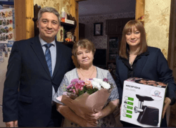  Syn ci zginął w mięsnym szturmie, więc masz maszynkę do mięsa, stara.  Wiem że było ale ciągle mnie to rozwala. Barei chyba by w Rosji nie zrozumiano, co dla nas jest absurdem, dla nich jest codziennością. rosja #bekazrosjan #wojna