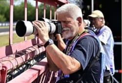 Prezydent Czech był jednym z fotografów podczas Grand Prix Formuły 1. Petr Pavel od dawna ma nietypowe hobby: fotografowanie sportów motorowych. Na wyścig na Węgrzech przyjechał z profesjonalnym sprzętem i oficjalną akredytacją Międzynarodowej Federacji Samochodowej (IAFC). W 2025 roku