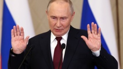 Jeśli chodzi o wojnę na Ukrainie to myślę, że ten rok ma szanse być decydujący. Jeśli założenia okażą się dokładne to właśnie w tym roku rosji mają się wyczerpać zapasy sprawnego sprzętu po ZSRR. Gospodarka też im się w końcu stopniowo załamuje po atakach na rafinerie i