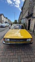 Sąsiad, lubi klasyki. Kiedyś był Golf MK1 Gti, teraz Audi, którego modelu nie jestem w stanie rozpoznać. #motoryzacja #audi