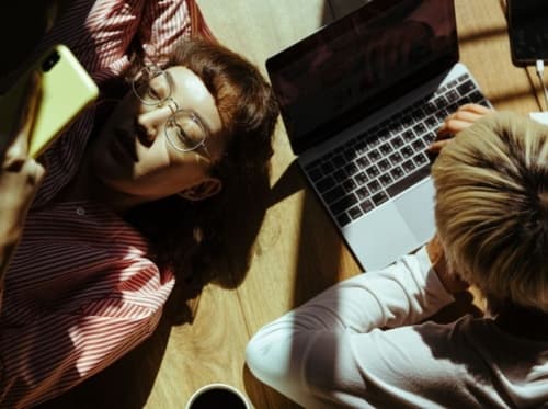 Zetki mają dość napięć w pracy. Starcia międzypokoleniowe skłaniają do zmiany firmy