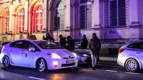 Masowe kontrole taksówek w Warszawie. Mandaty, fałszywe prawa jazdy i deportacje
