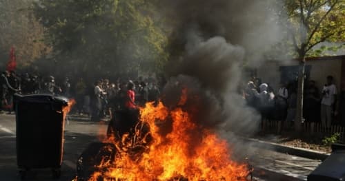 Protesty młodzieży paraliżują Francję. Ranni policjanci i dyrektorzy szkół, na ulicach chaos