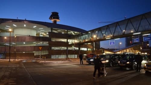 Ukrainiec z rosyjskim paszportem zatrzymany na lotnisku. Wpadł przez decyzję Polski