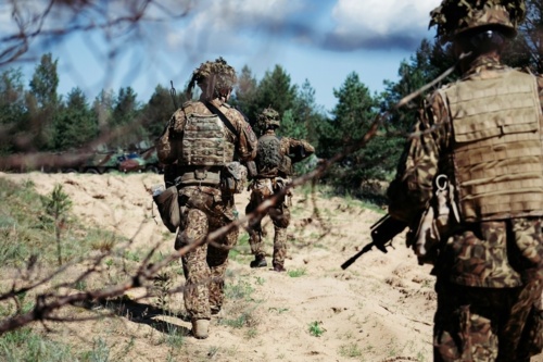 NATO przygotowuje się do pilnej obrony państw bałtyckich po decyzji Putina