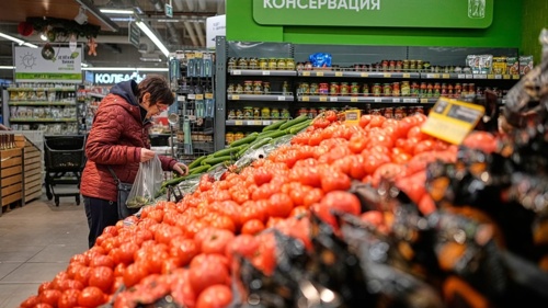 Rosjanie wydają prawie połowę swojego budżetu na żywność. Zaleca się im uprawę własnych warzyw