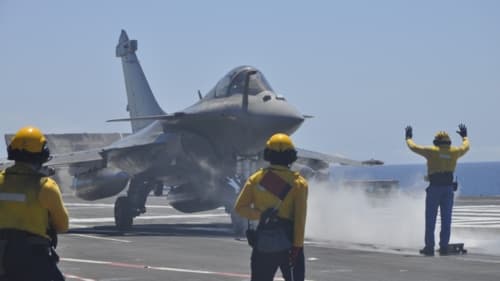 Bombami we Flotę Cieni. Francuski lotniskowiec pokazuje pazury [RELACJA]
