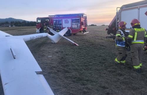 Szybowiec spadł na płytę lotniska