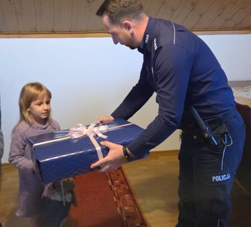Skarszewy: 5-latka wezwała pomoc do nieprzytomnej mamy