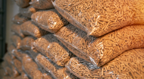 Ceny pelletu oszalały. Polacy robią zakupy w Niemczech