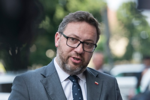 Polski dyplomata zwraca odznaczenie Zełenskiemu