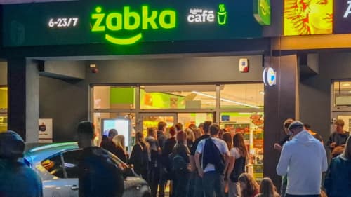 Żabka padła ofiarą cyberataku. Wyciekły dane. Apel do klientów