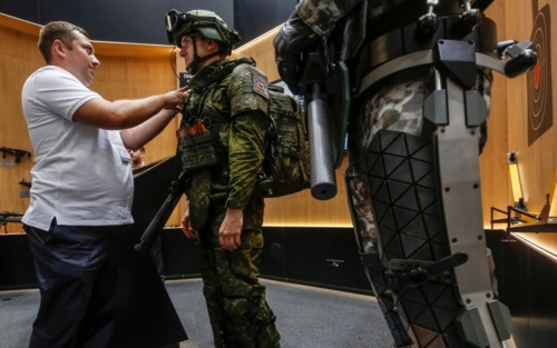 Egzoszkielety trafiają na front w Ukrainie