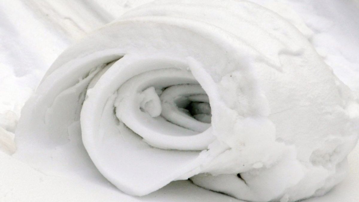 Śnieżne wałki w górach w Turcji