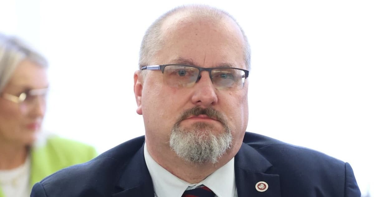 Prokurator Andrzej Golec wszedł nocą do obcego mieszkania i miał obserwować jak właściciel lokalu bierze prysznic