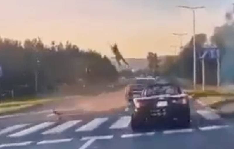 Jechał jak szaleniec i zabił pieszego na pasach w Nowym Sączu. Jest nagranie