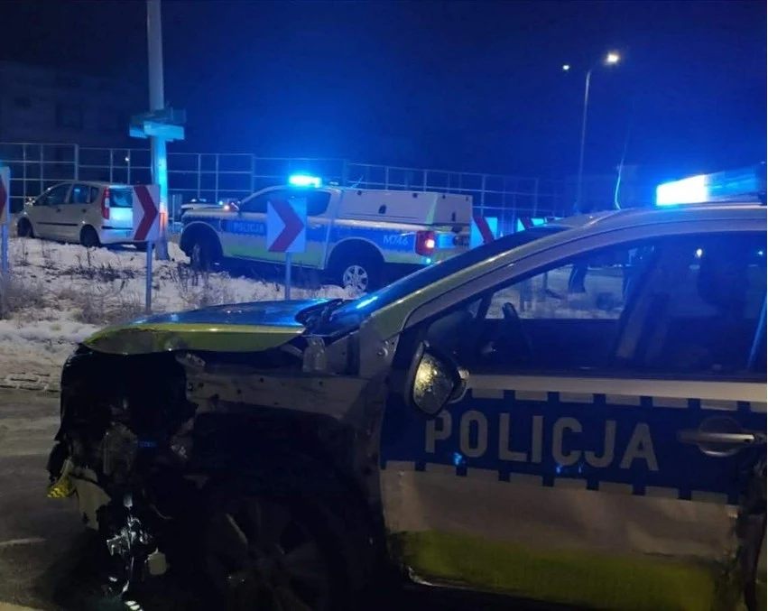 15-latek uszkodził radiowóz podczas nocnego rajdu ulicami Białegostoku