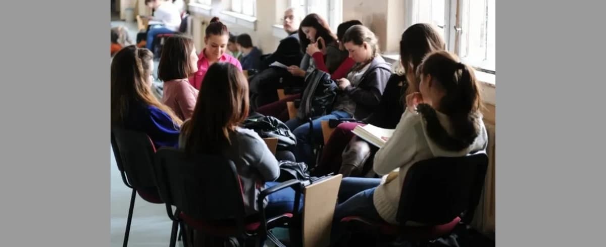 Raport: młodzi nie ufają autorytetom, a źródłem ich wiedzy są m.in. media społecznościowe