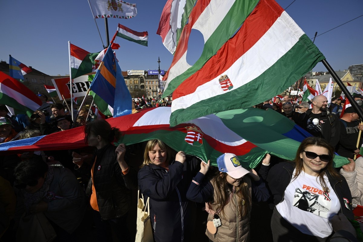 Gorący dzień na Węgrzech. Główne starcie przed wyborami