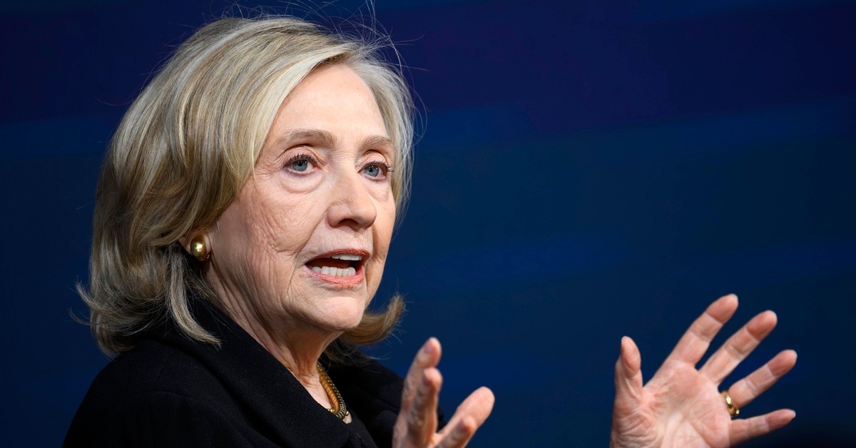 Clinton ostro o Trumpie: Zdradził Zachód. Zdradził wartości ludzkie. Zdradził Kartę NATO, Kartę Atlantycką i Powszechną Deklarację Praw....