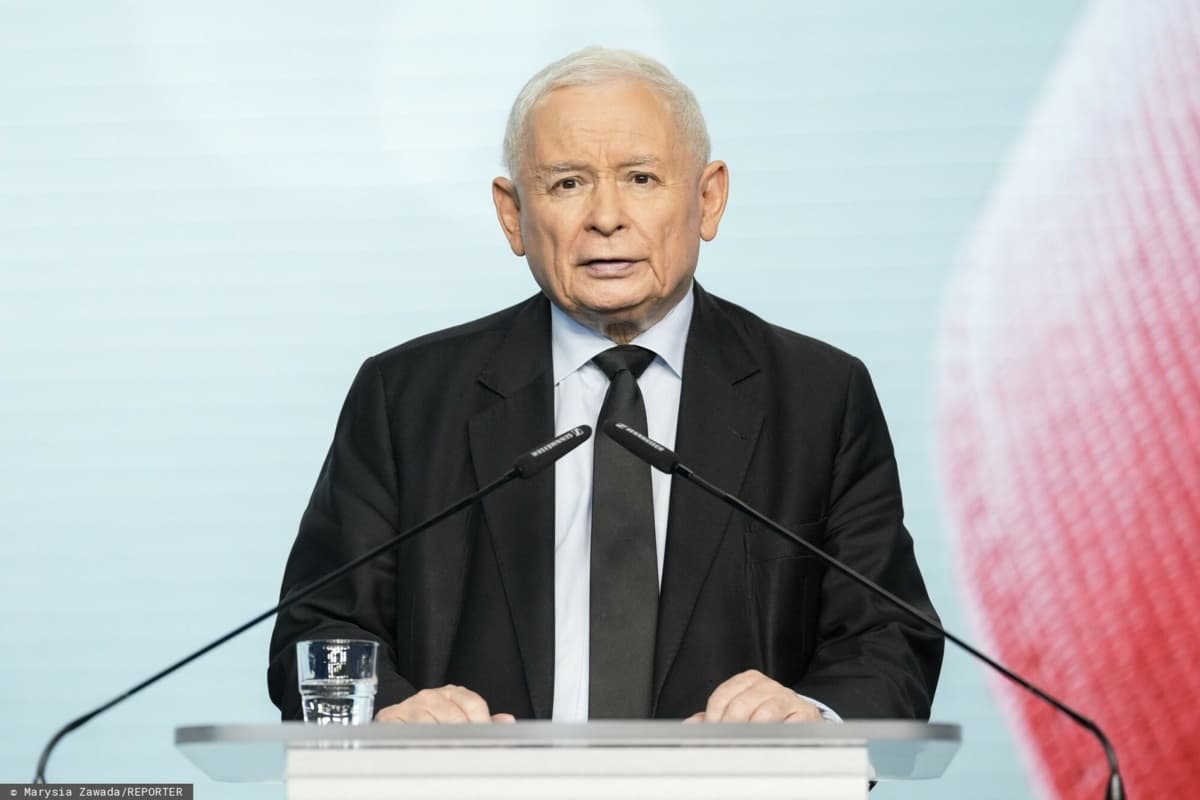 Rozłam w PiS. Jarosław Kaczyński: Około 30 kilku posłów naszej formacji zrezygnowało z członkostwa w PiS
