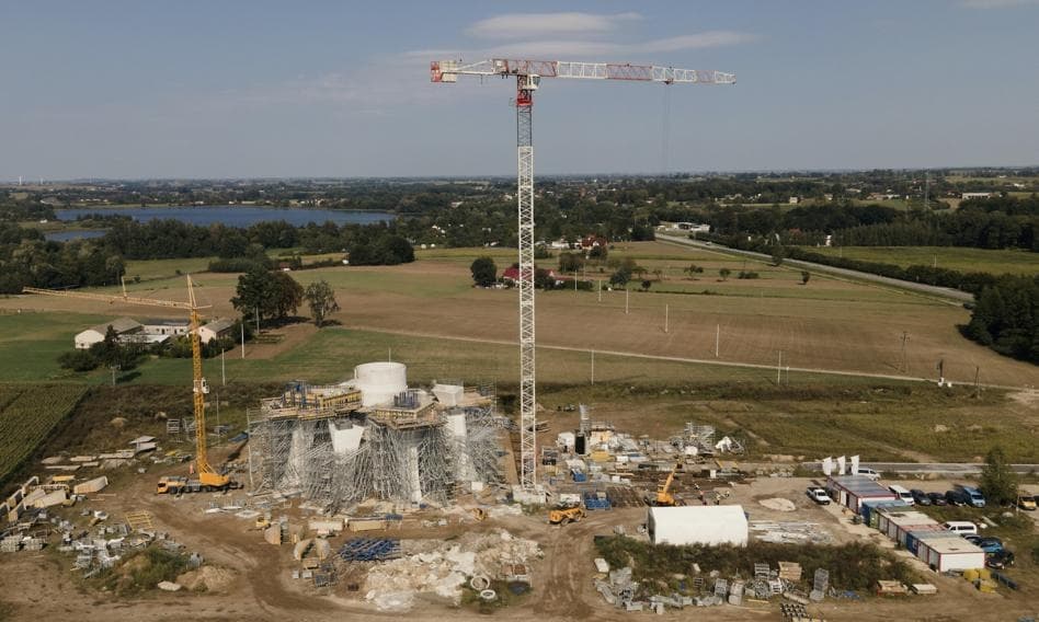 Zwolnią 200 osób, ale za to postawią 55-metrowy pomnik świętej