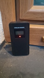 konstruktorelektrykamator Dzwoni do mnie klient, ten sam co montowałem mu ten domofon: https://www.hejto.pl/wpis/konstruktorelektrykamator-ale-mialem-wczoraj-przypadek-umowilem-sie-z-czlowiekie -Siema, dzwonię stąd i stąd, montowałeś mi siłowniki do bramy i domofon. -Pamietam, mam zapisane nr