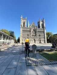 No i dotarłem. Tym samym moja pielgrzymka dobiegła końca, a ja oficjalnie tego dokonałem. Pieszo z Sundsvall do Trondheim. Jestem z siebie na maksa dumny, momentami było bardzo ciężko, a ja dałem radę. Zajęło mi to 26 dni z czego 1 dzień był na odpoczynek. Mnóstwo przemyśleń, jeszcze