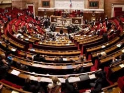 Parlament Francji przyjął ustawę o eutanazji dla nieuleczalnie chorych pacjentów mimo sprzeciwu środowisk pro-life.Mogą tego dokonać dorośli w terminalnym stadium choroby, którzy cierpią fizycznie lub psychicznie. Pacjent ma sam sobie podać śmiertelną dawkę leków. Jeśli nie może