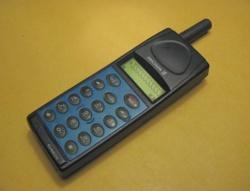 Jako, że podobno Hejto to portal dla starych ludzi, ciekawy jestem, jaki był wasz pierwszy telefon komórkowy? Zobaczmy kto tu jest najstarszy. (° ͜ʖ °) Telefony rodziców się nie liczą. Chodzi o waszą pierwszą komórkę. Mój to Ericsson GA628 w wieku 18 lat. ﻿#ciekawostki﻿