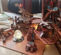 #modelarstwo Jestem walnięta, oficjalnie walnięta. Siedzę przy tym cusiu od 18 poprzedniego dnia i kończę "na dzisiaj" dopiero o 6. Wciągnęło mnie do reszty. XD No fajnie to rośnie, ale niektóre tycie elemenciki doprowadzają mnie do sporadycznego płaczu, ale i tak jest