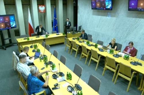 Skandal w Sejmie. Do rozmów o problemie dzieci na rowerach resort wysłał urzędników, którzy nic nie wiedzieli