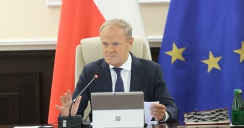 "Biedy nie ma". Donald Tusk mówi o limicie zarobków lekarzy