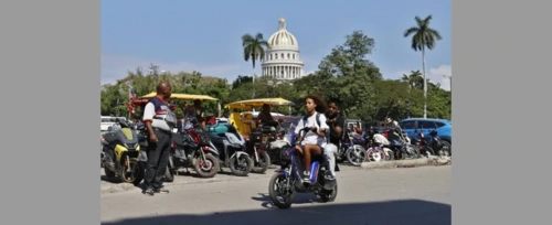 Protesty na pogrążonej w kryzysie Kubie. Demonstranci zaatakowali biuro partii komunistycznej